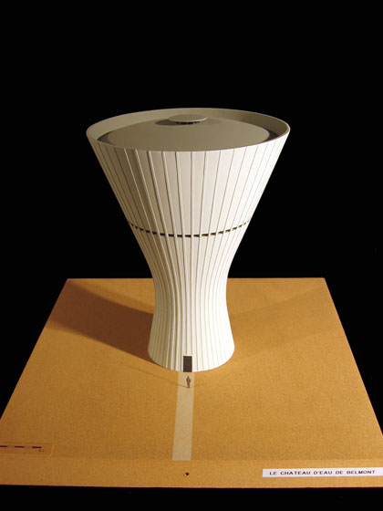 3 : Maquette Château d'eau de Belmont. 46 x 46 x 48,5 cm. Carton et support en liège